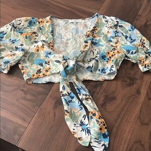 Chic Floral Tie-Front Crop Top
